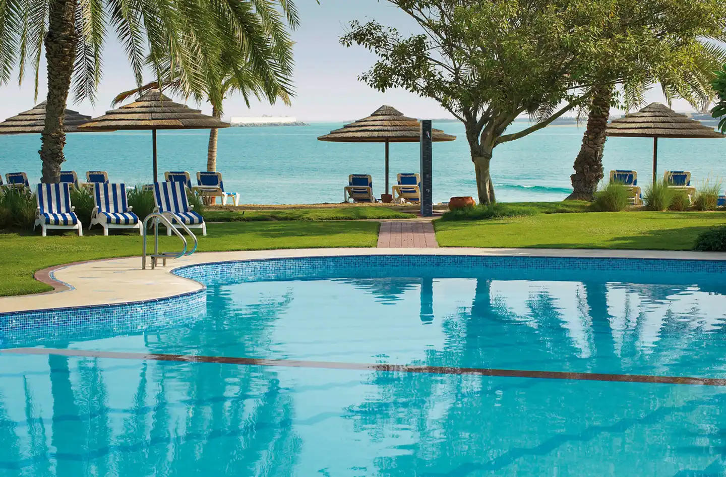 Le Méridien Abu Dhabi Pool