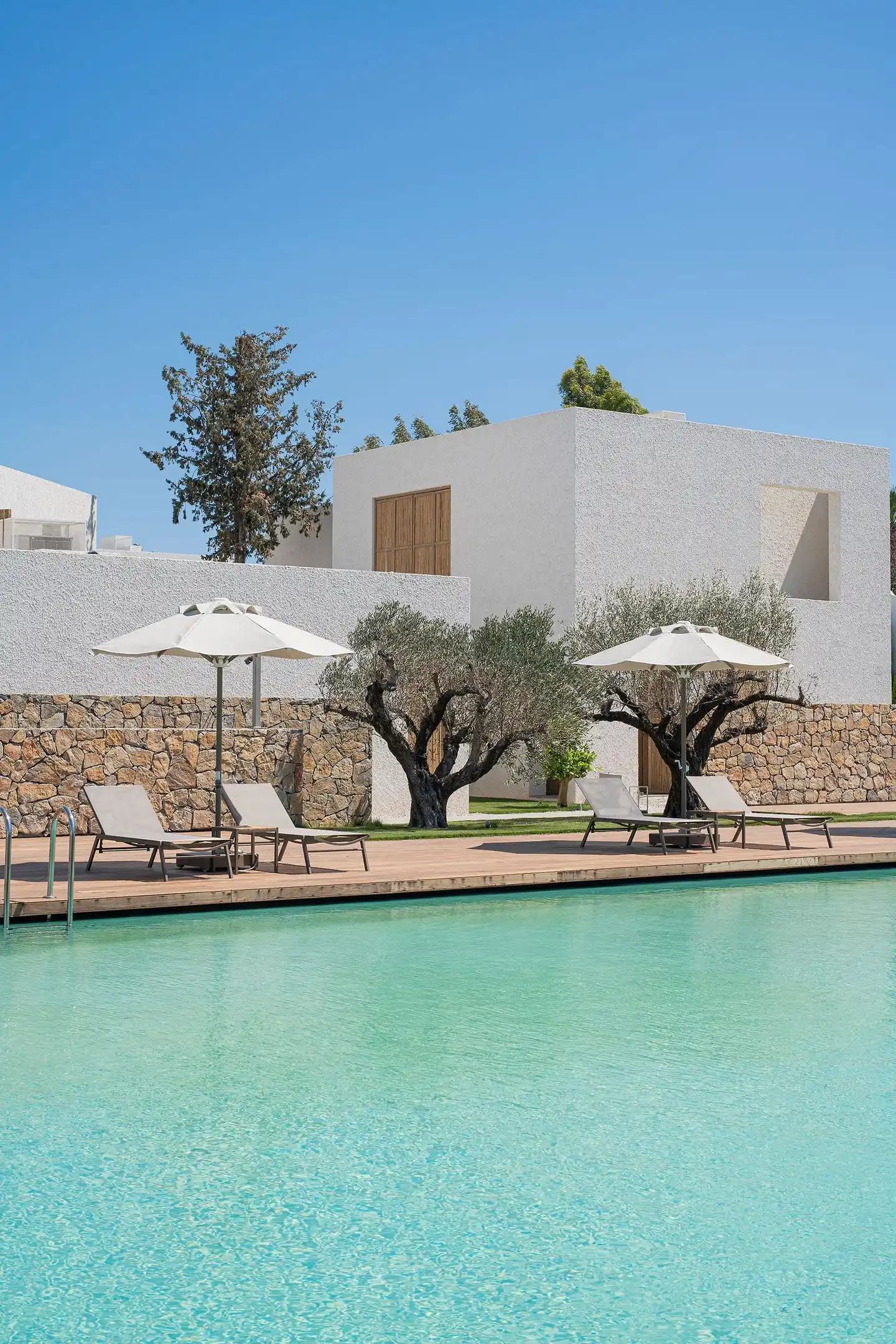 Voyage Torba Pool