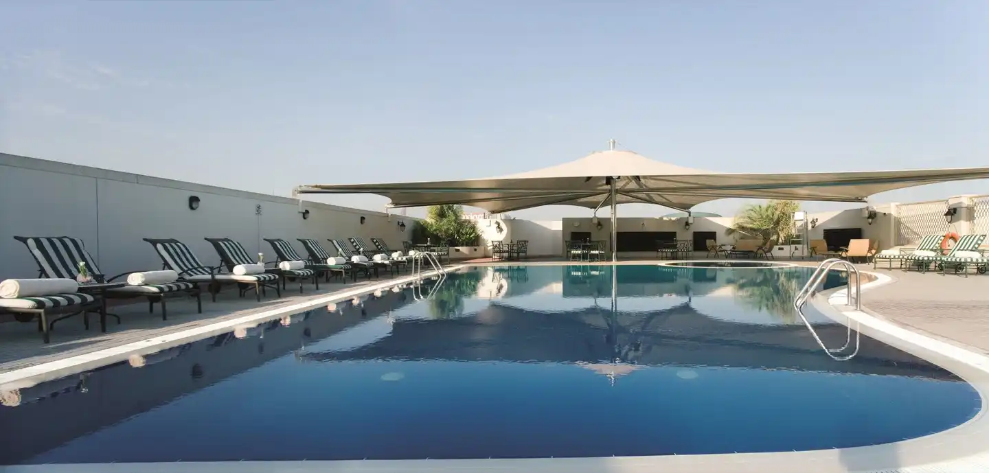 Mövenpick Hotel & Apartments Bur Dubai POOL