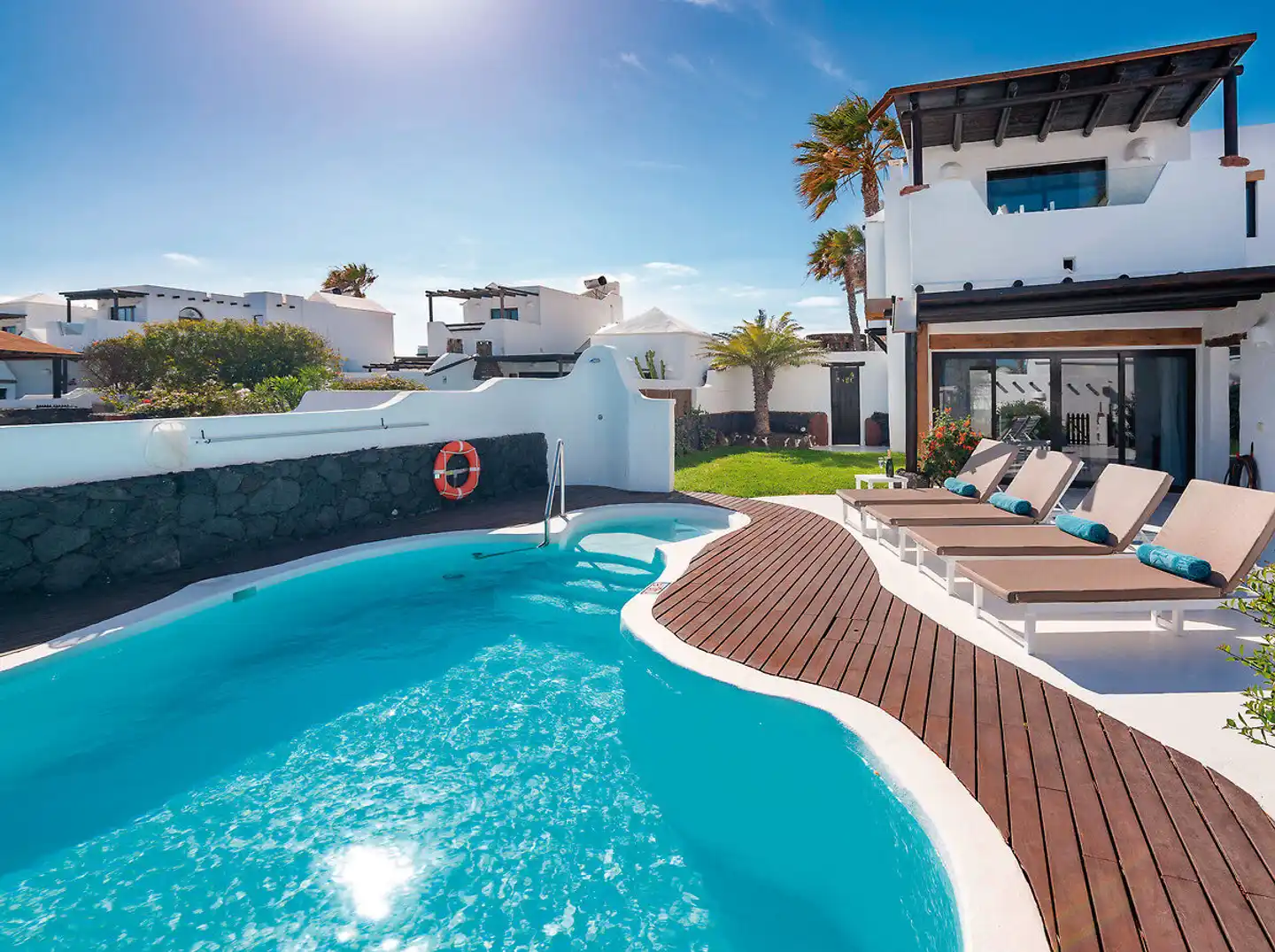 Kamezi Boutique Villas POOL