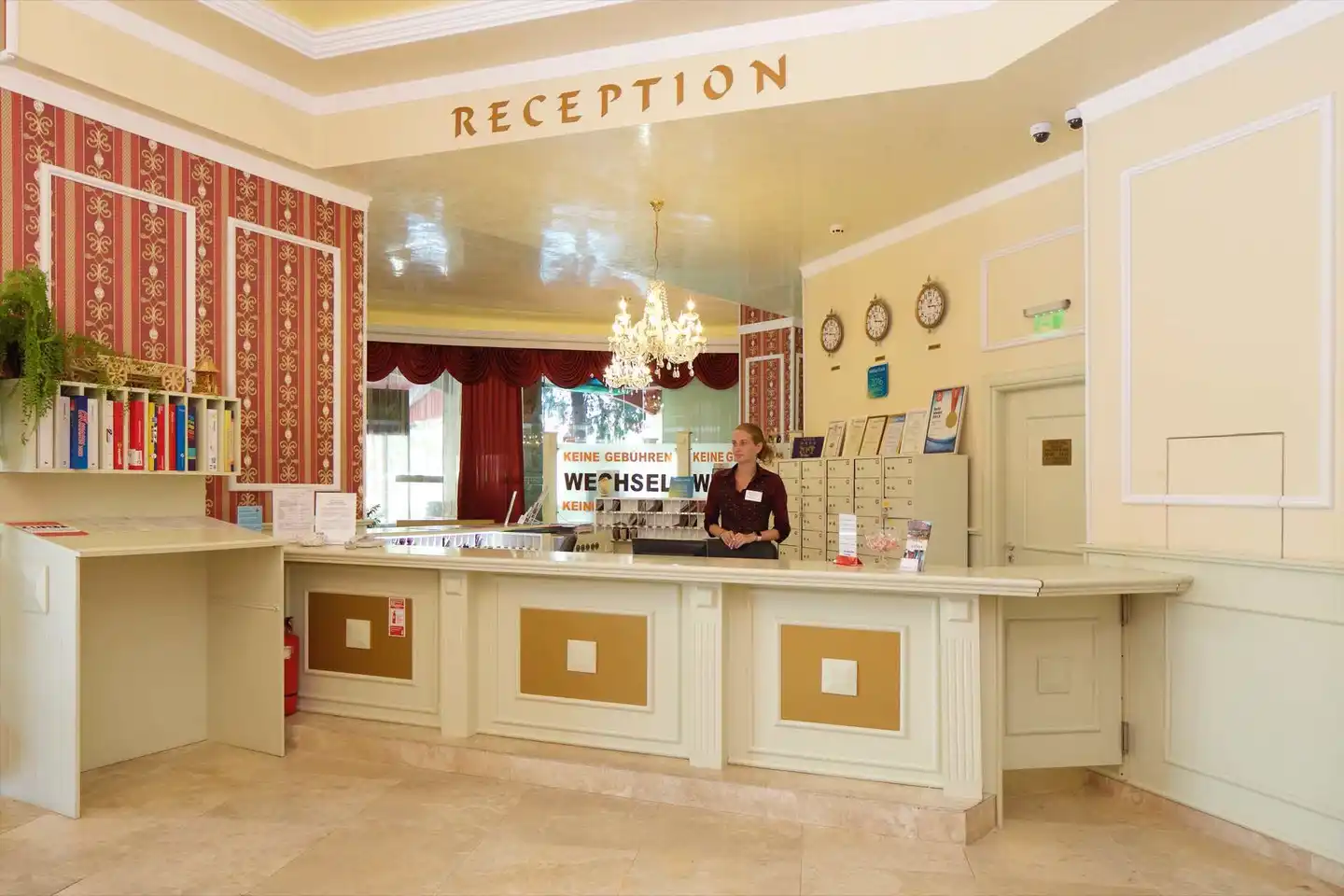 Hotel Mena Palace Lobby