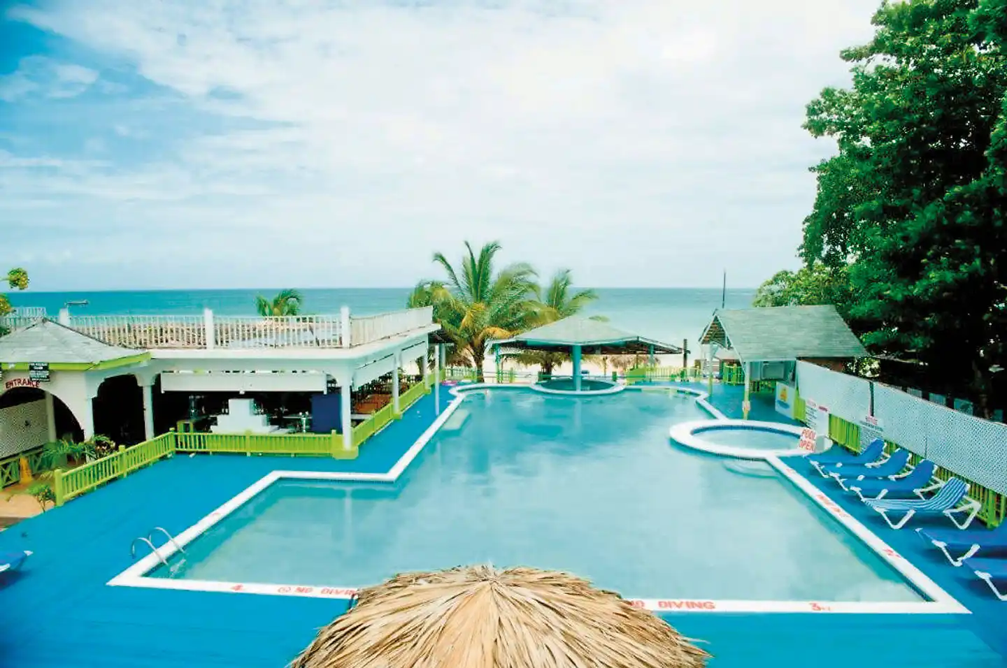 Fun Holiday Beach Resort Pool