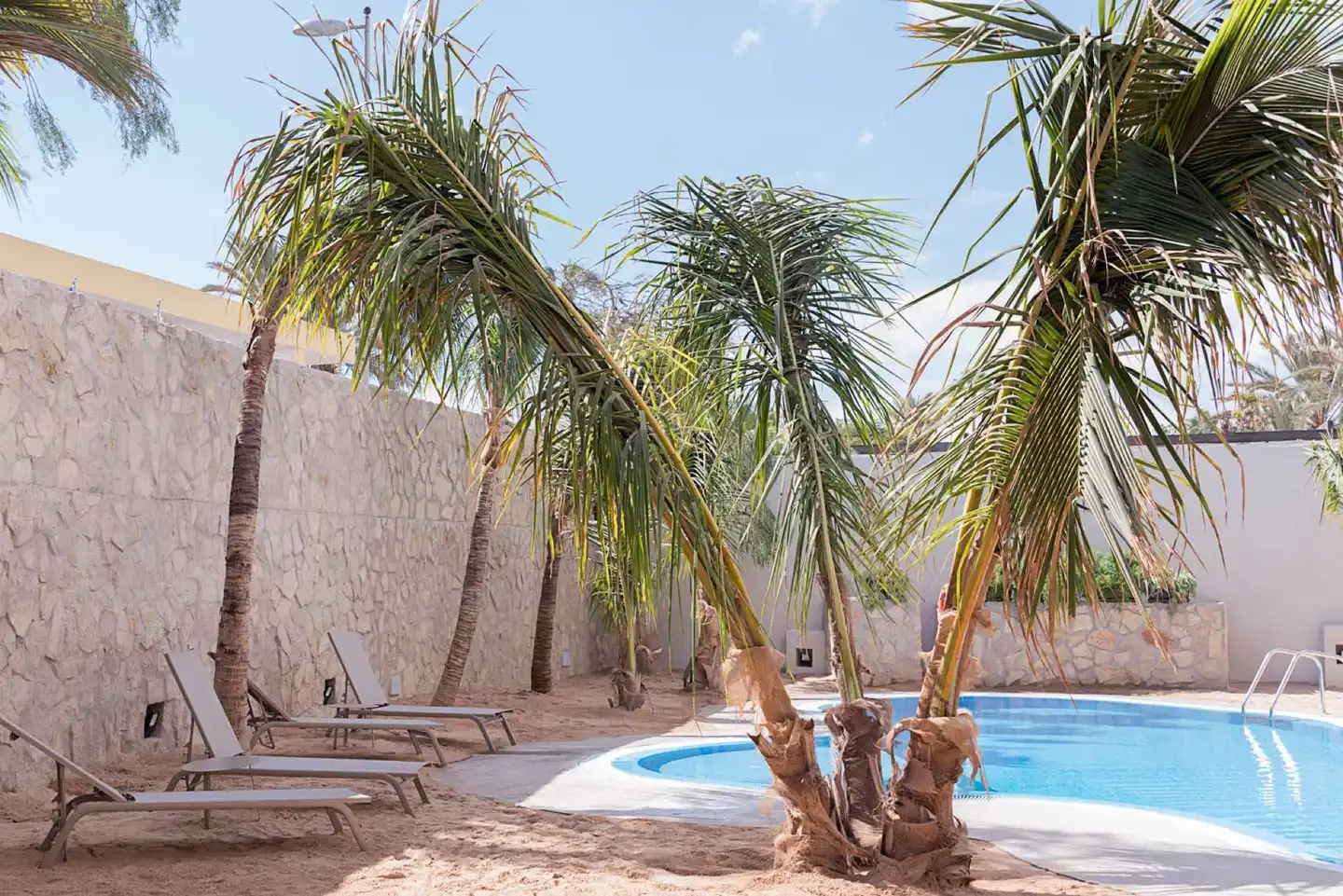 Alhambra Boutique Apartments Strand