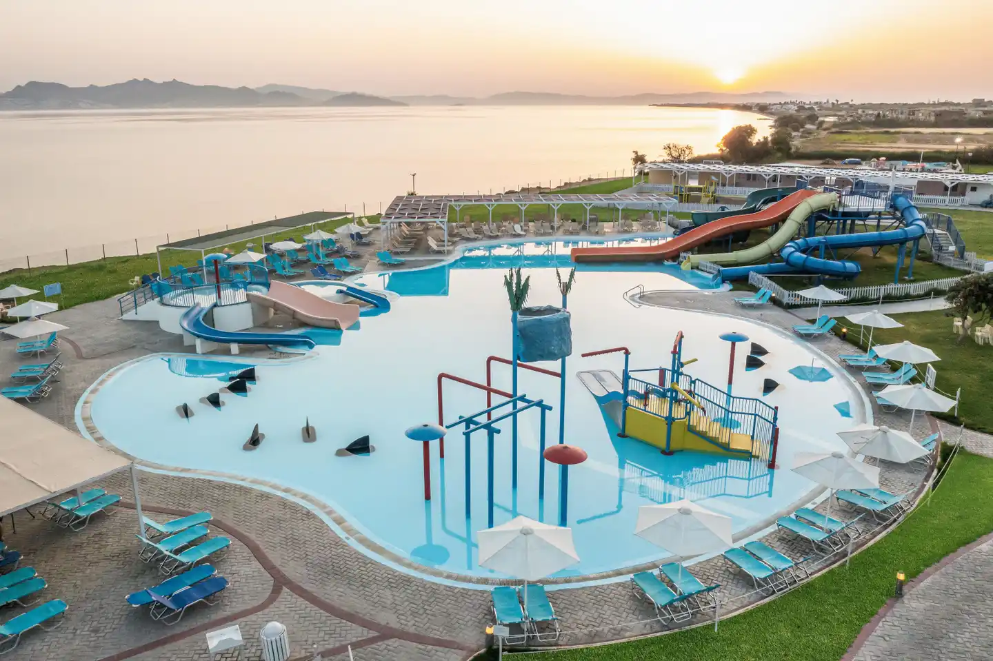 White Olive Marine Aquapark Pool