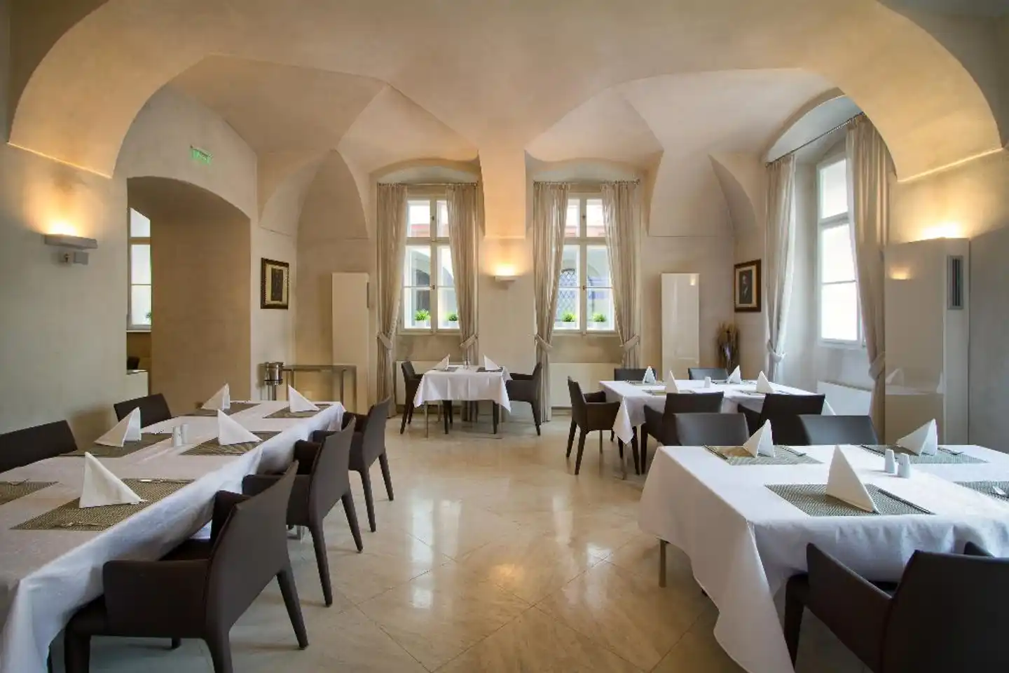 Three Storks Restaurant