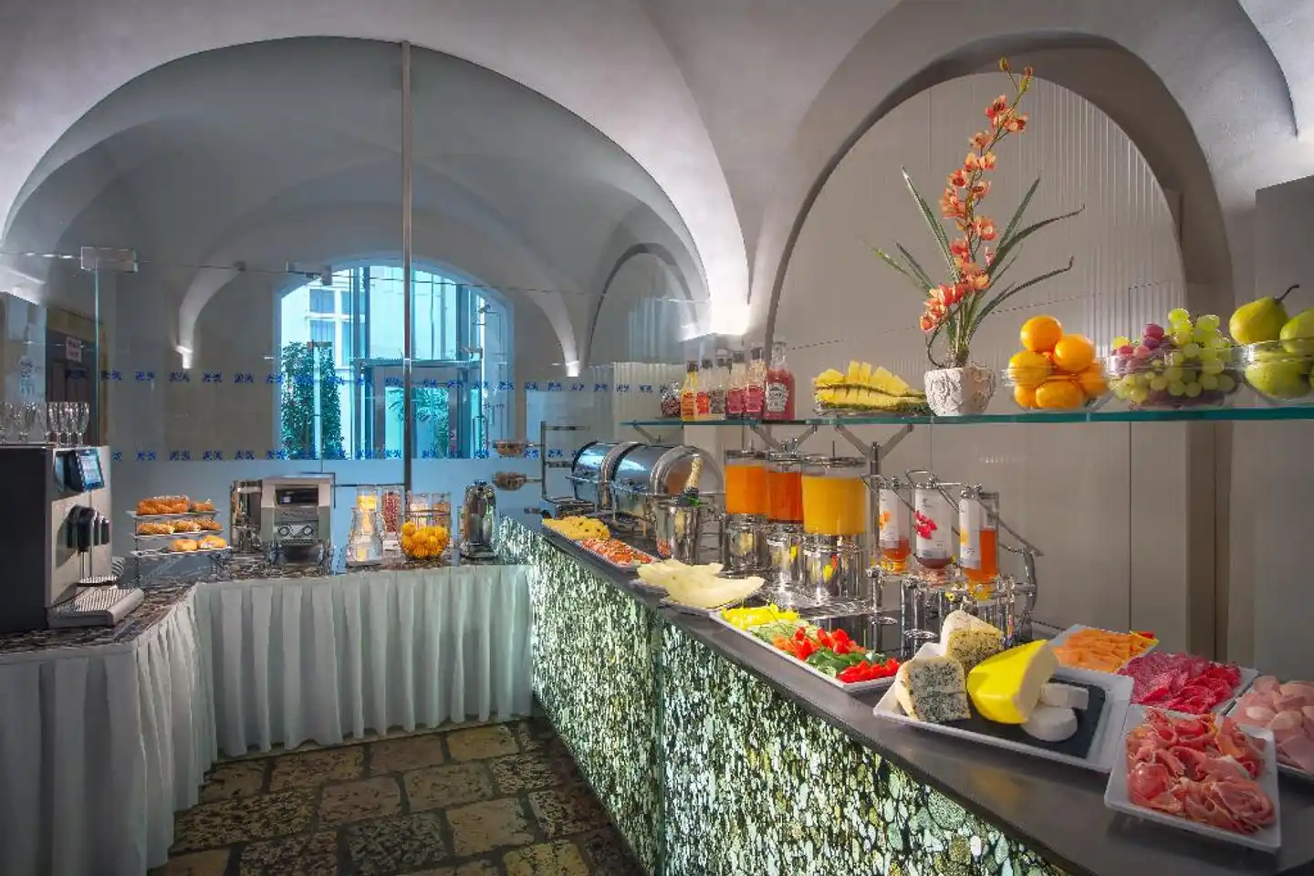 Three Storks Restaurant