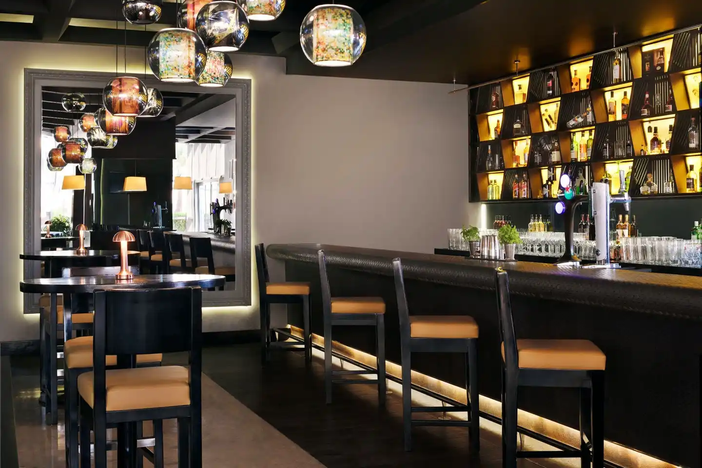 Mövenpick Hotel Jumeirah Beach Bar