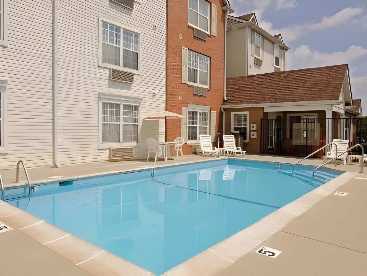 TownePlace Suites by Marriott Indianapolis Park 100 Pool