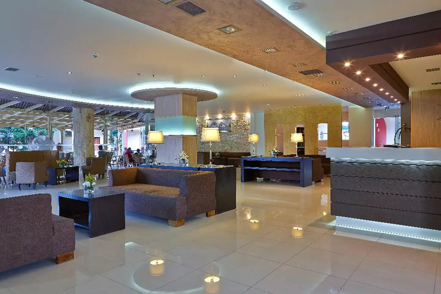 St Constantin Bar