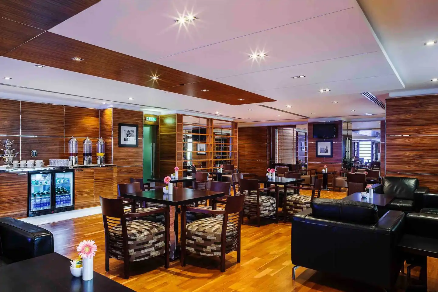 Hilton Dubai The Walk Bar