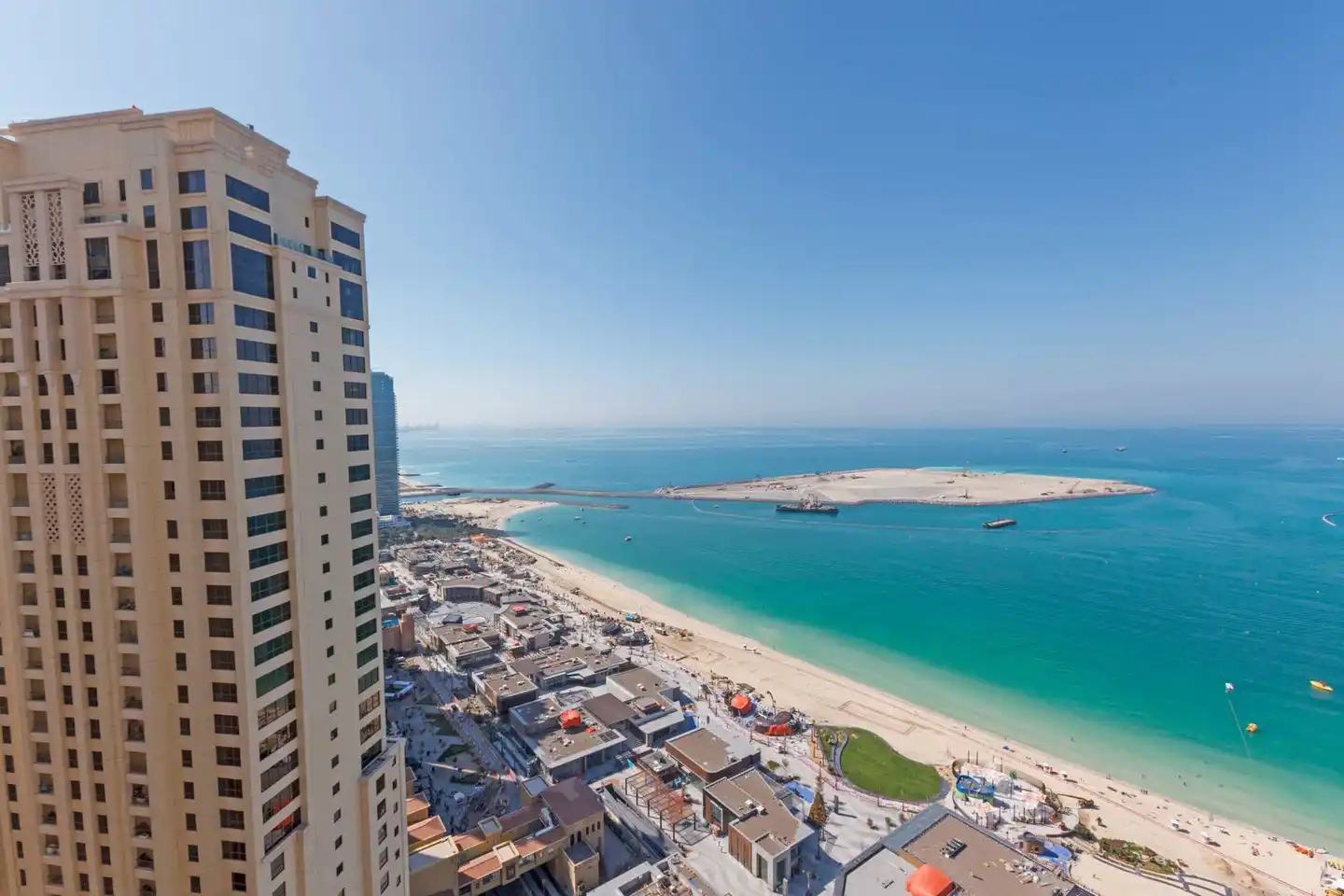 Hilton Dubai The Walk Strand