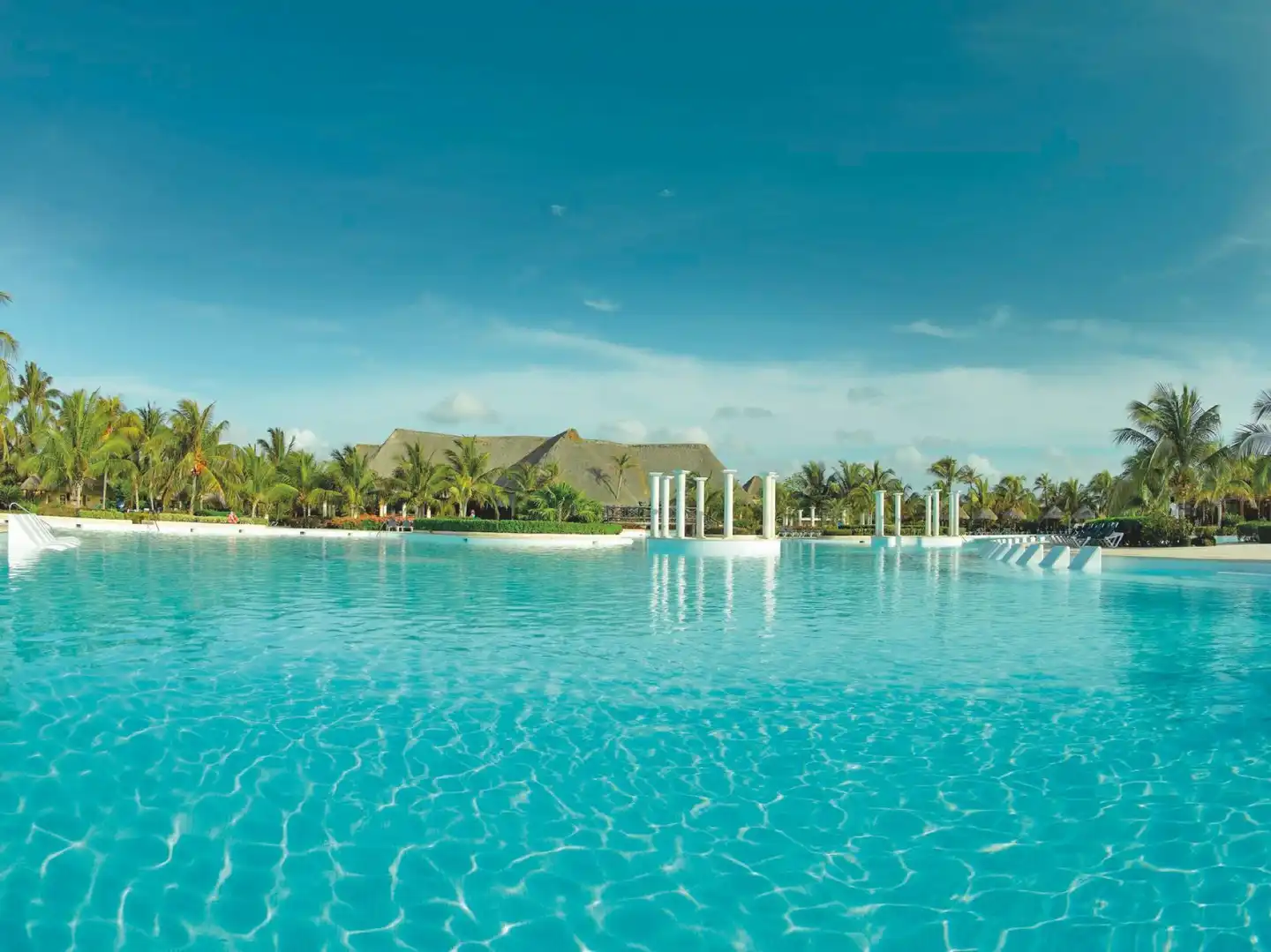 Grand Palladium Colonial Resort & Spa POOL