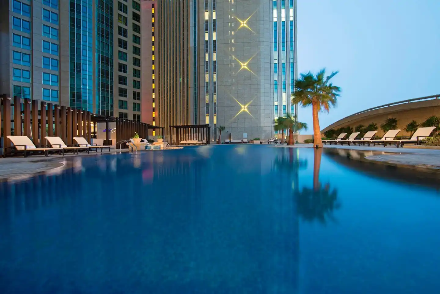 Sofitel Abu Dhabi Corniche Pool