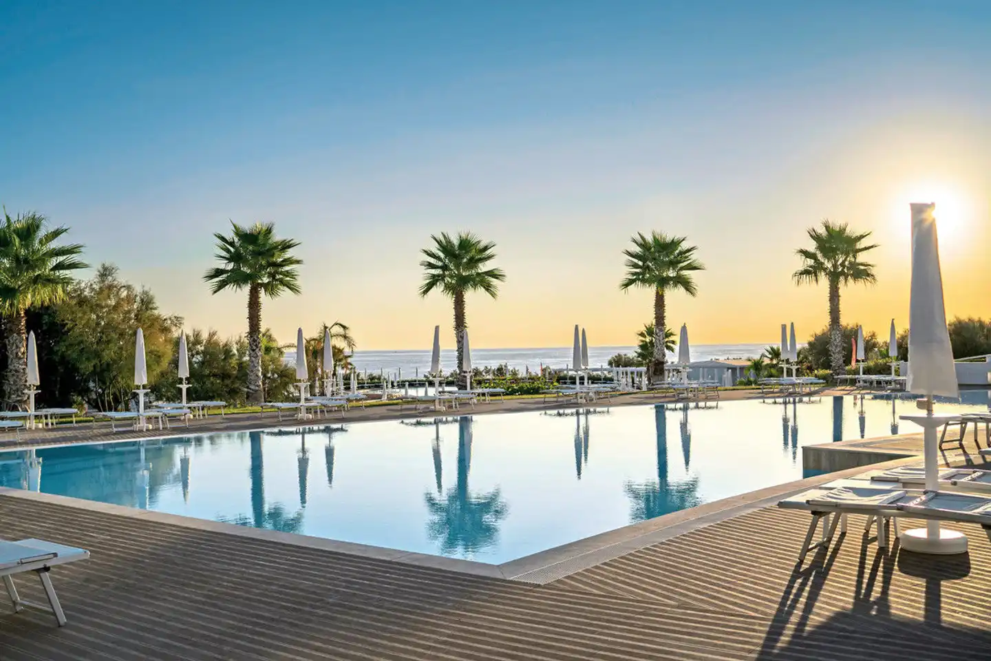 Torre Cintola Greenblue Sea Emotions Pool