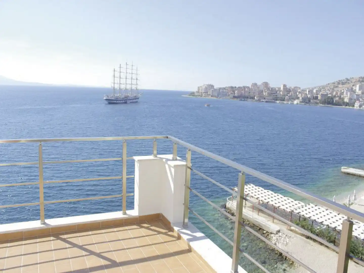 Jaroal Hotel TERRACE