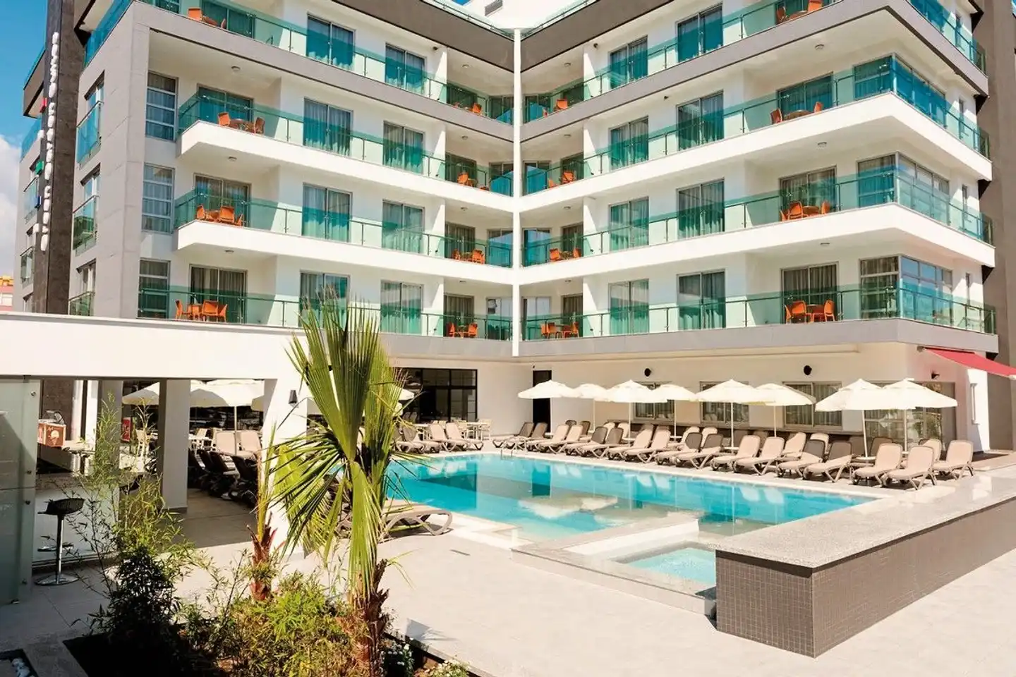 Green Garden Suites Hallenbad