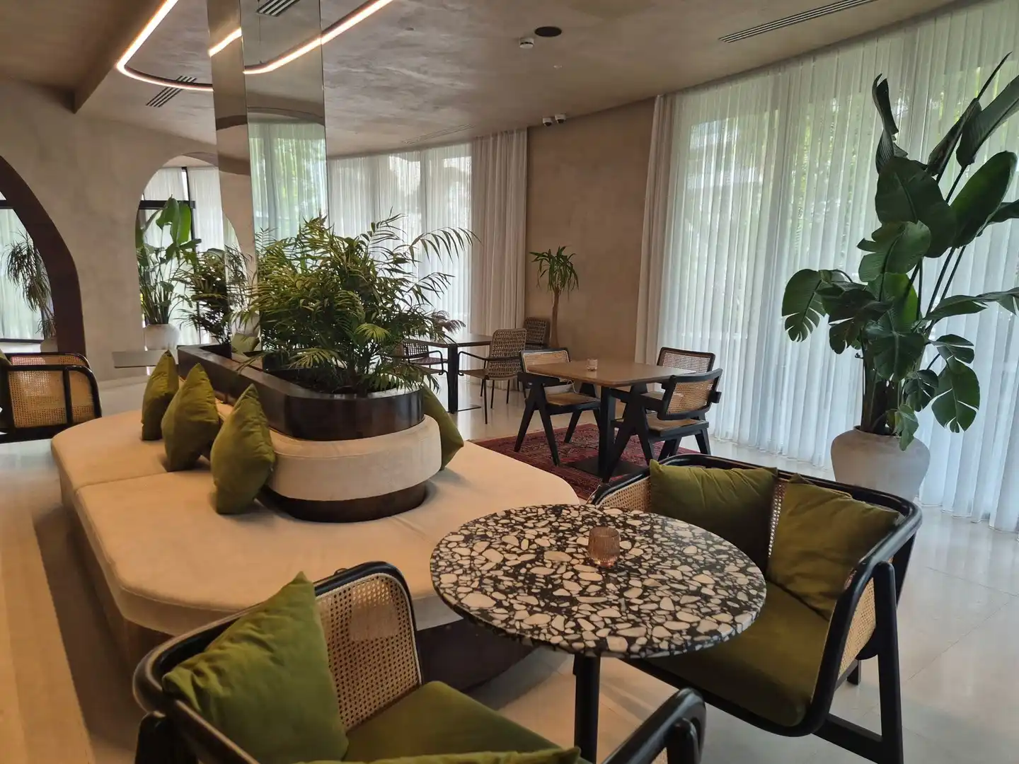 Garden Hotel LOBBY