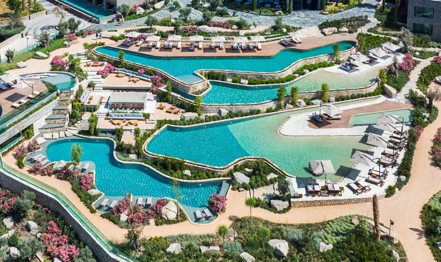 Lujo Art & Joy Pool