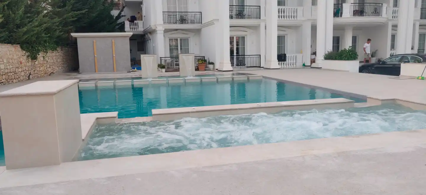 Vila Kalcuni Pool