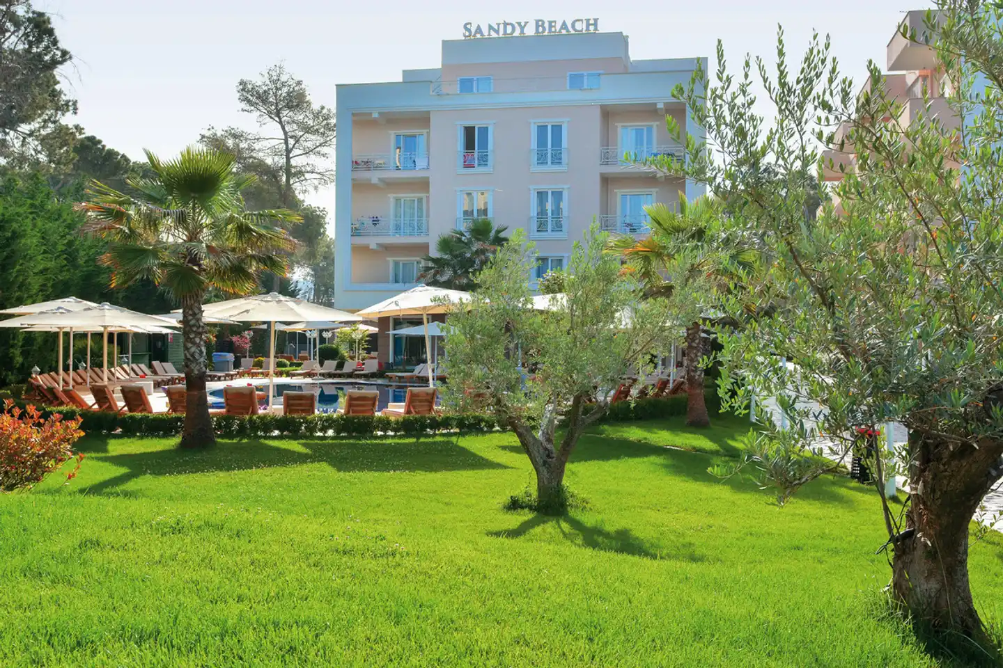 Sandy Beach Hotel Aussenansicht