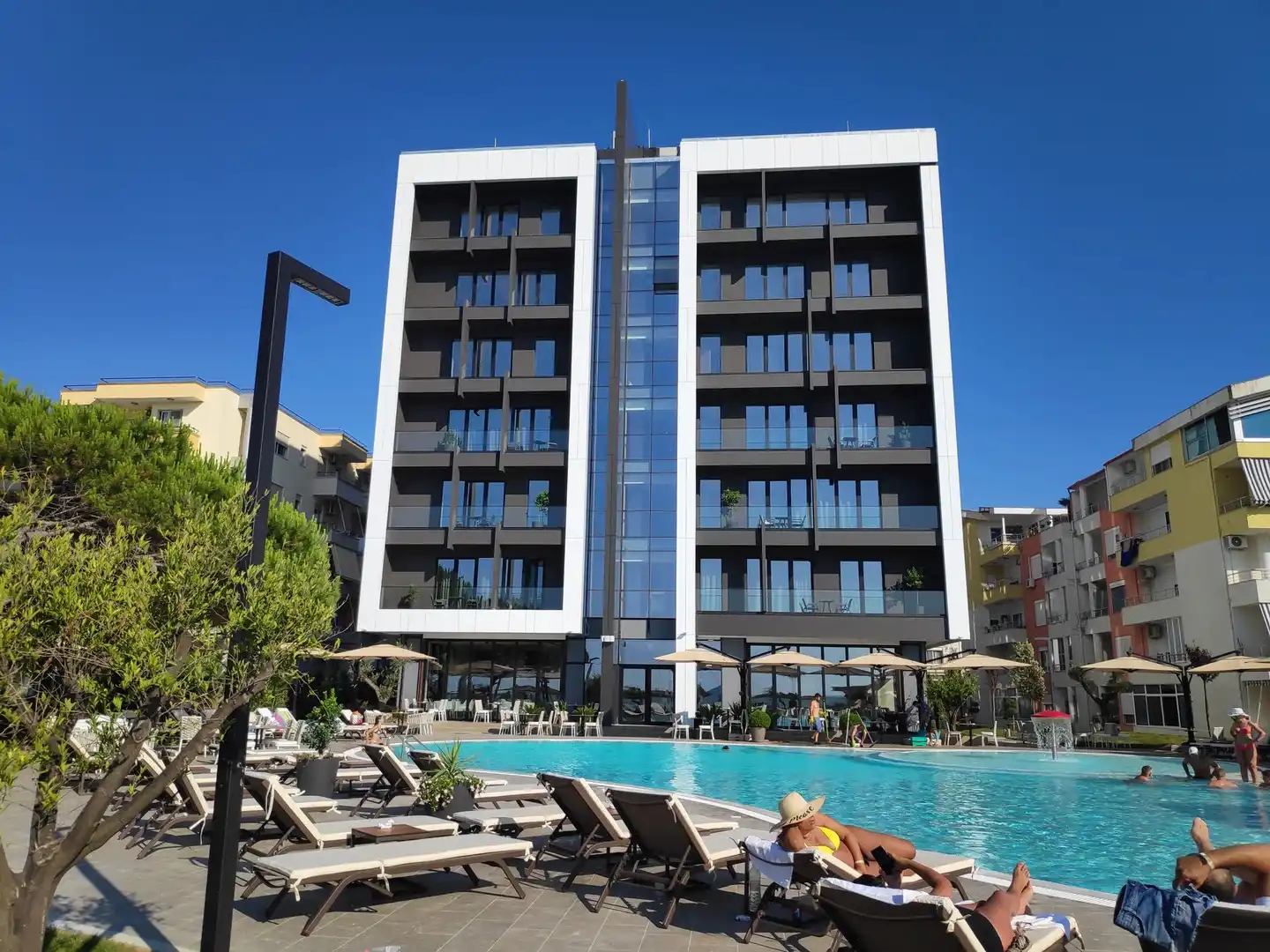 Supreme Hotel Aussenansicht