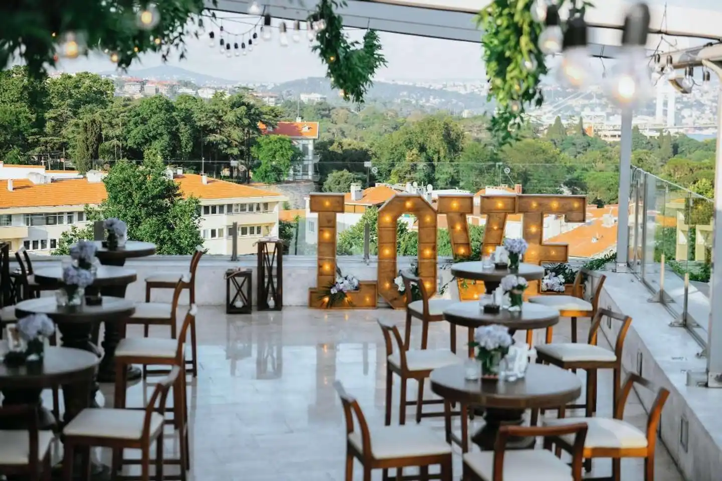 Conrad Istanbul Bosphorus Terrasse