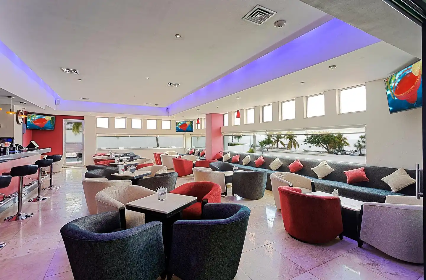 Holiday Inn Campeche Bar