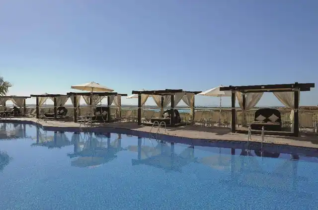 Radisson Blu Hotel, Abu Dhabi Yas Island Pool