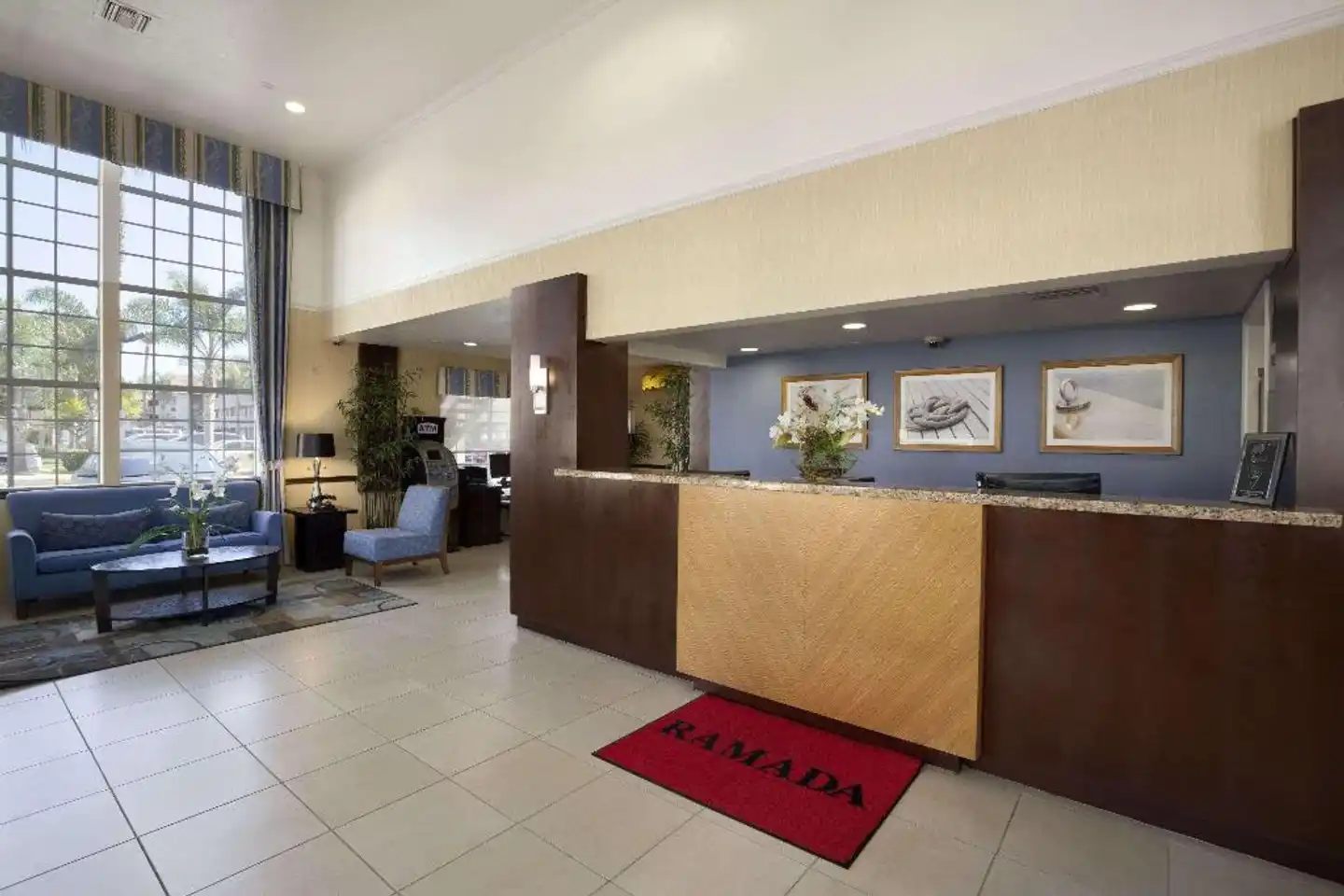 Ramada by Wyndham Costa Mesa/Newport Beach Lobby