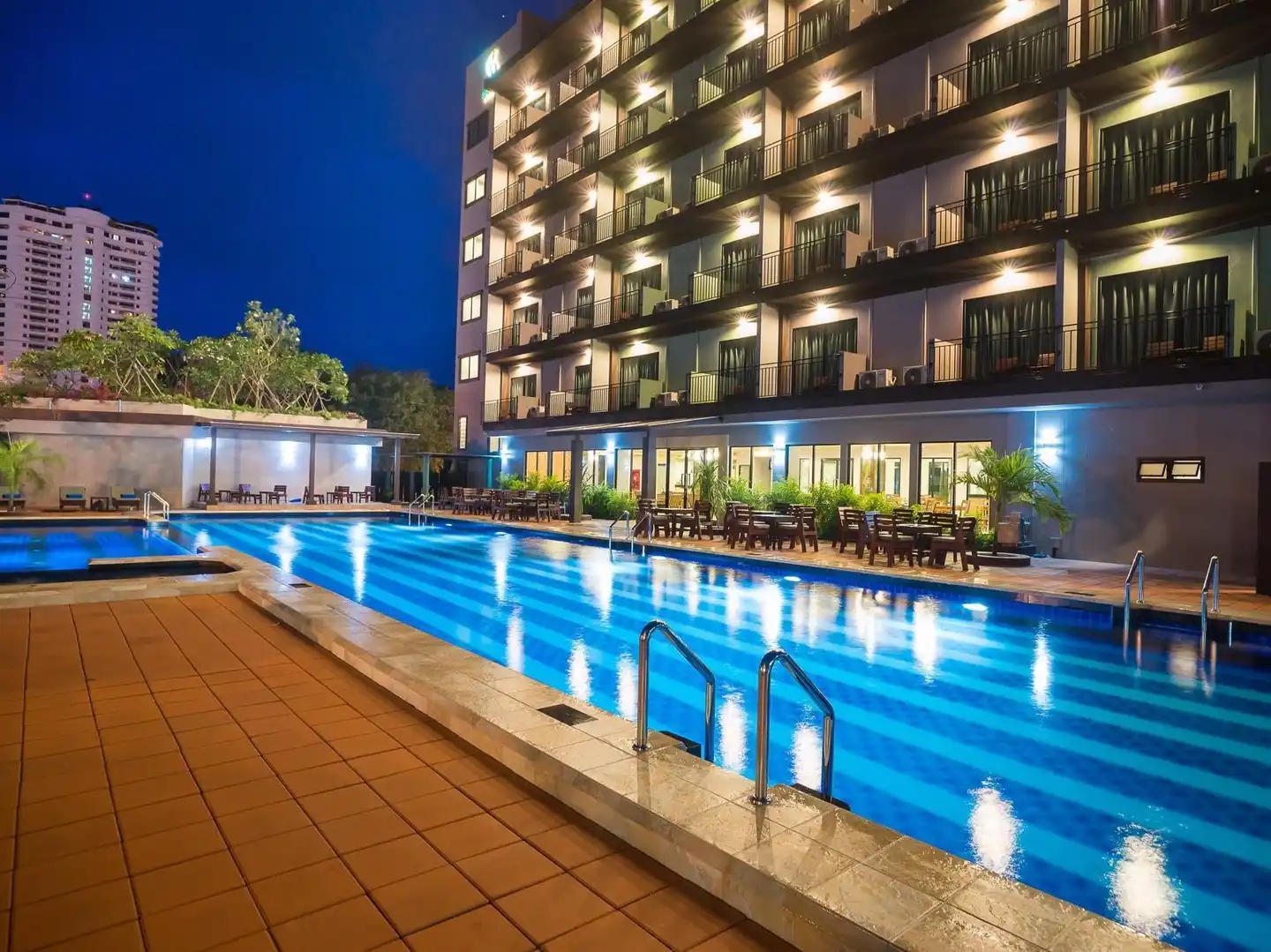 Savotel Pool