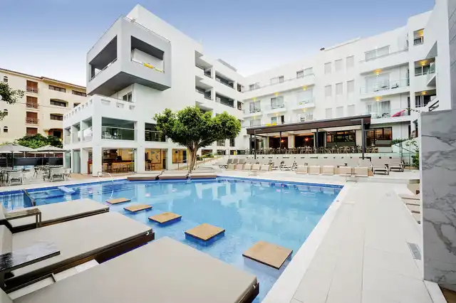 Atrium Ambiance Pool