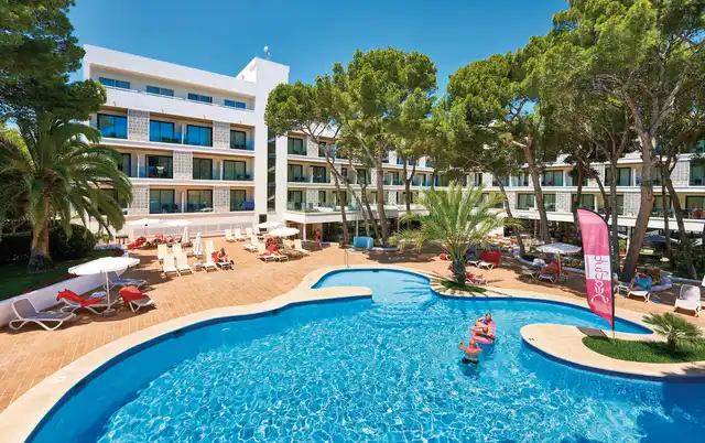 S'Entrador Playa & Spa Pool