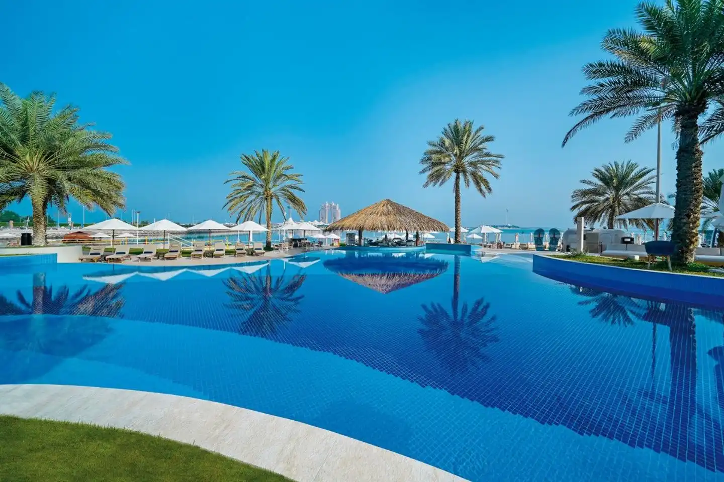 Radisson Blu Hotel & Resort Abu Dhabi Corniche Pool