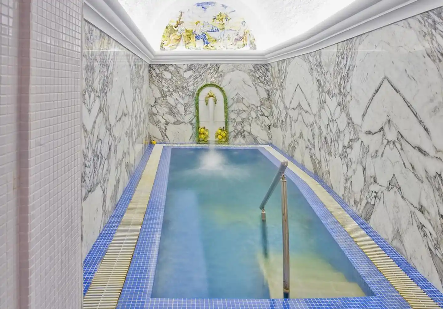 Strand Hotel Delfini Hallenbad