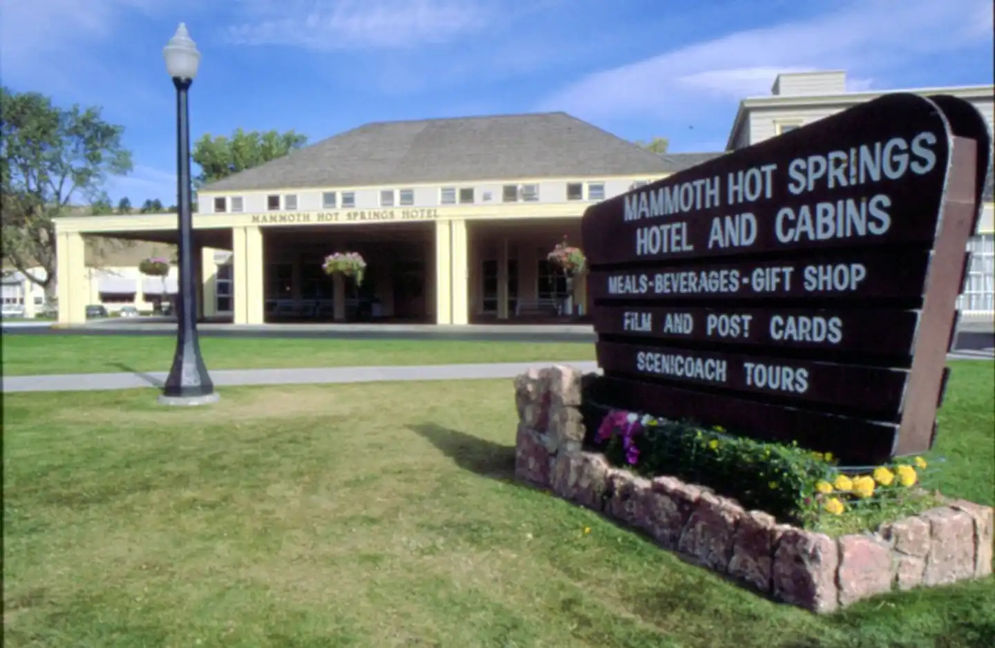 Mammoth Hot Springs Hotel & Cabins Aussenansicht