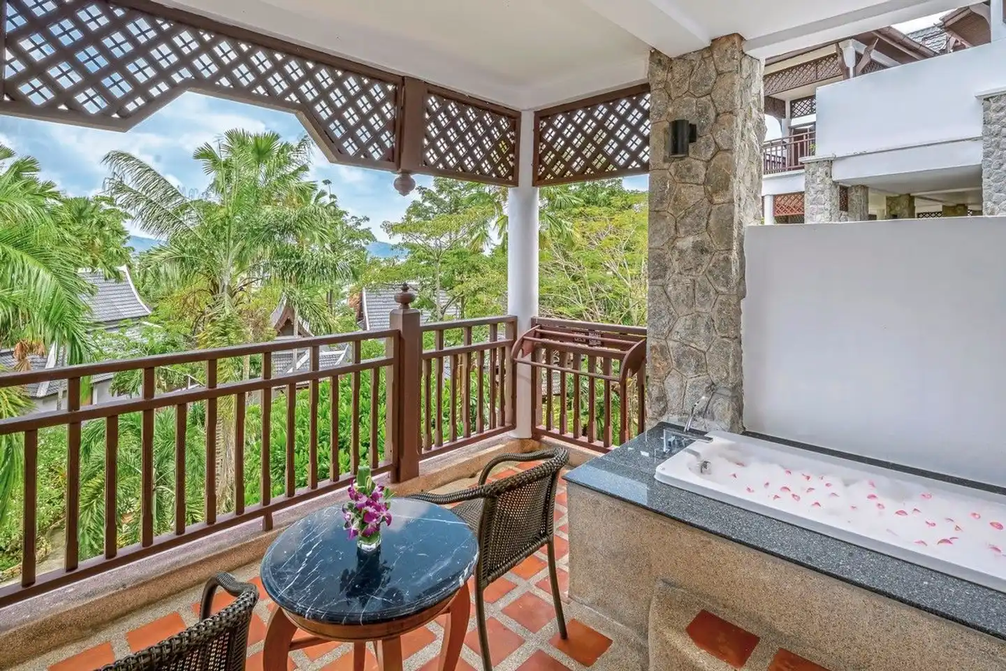 Thavorn Beach Village Resort Terrasse