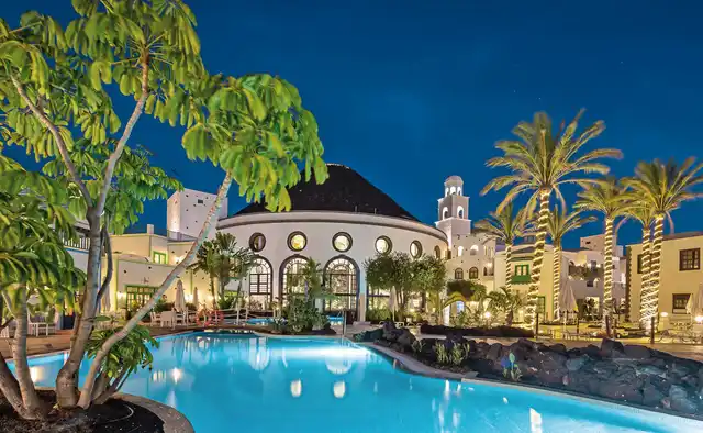 LIVVO Volcán Lanzarote Pool