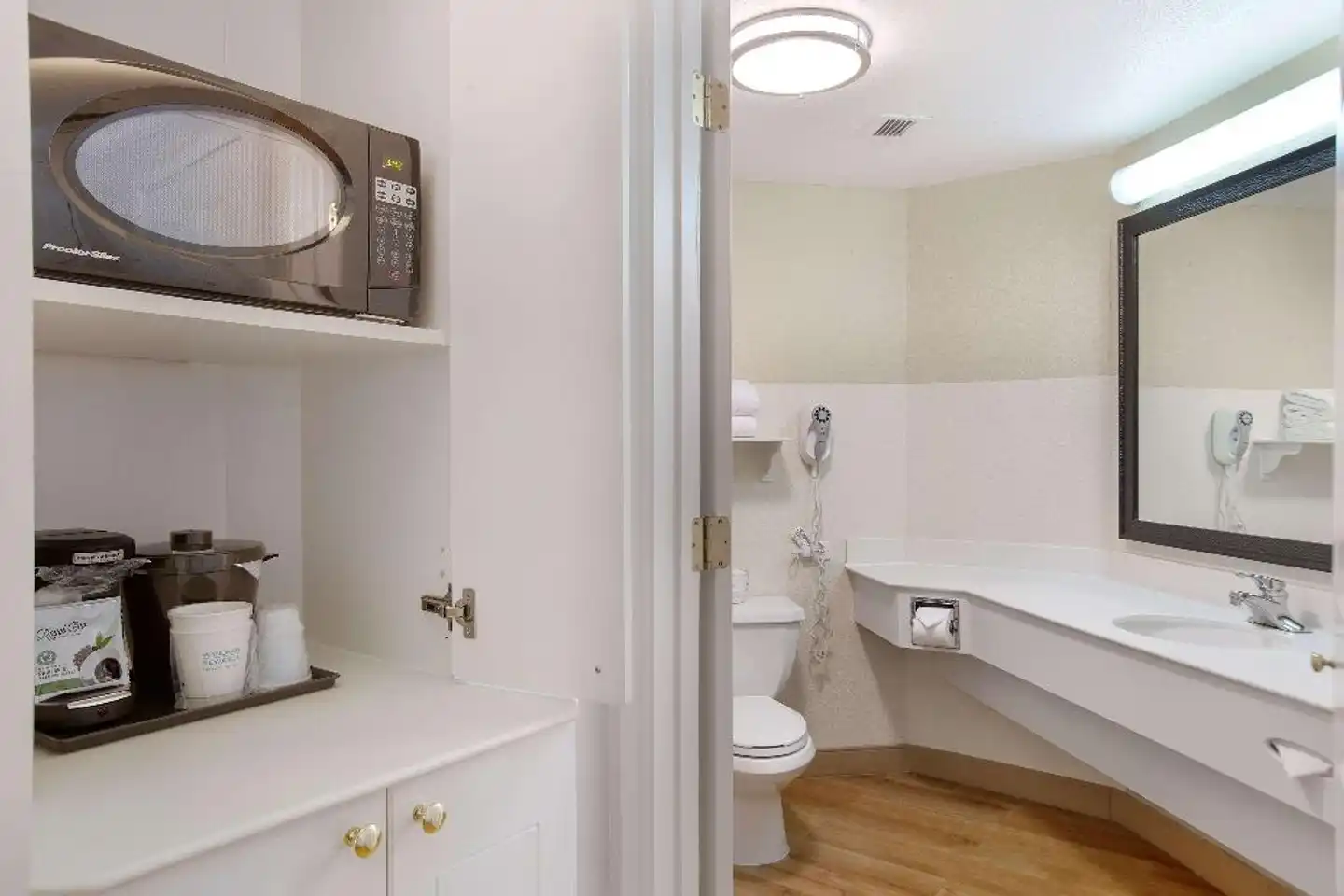 La Quinta Inn & Suites by Wyndham Ft. Lauderdale Airport Badezimmer