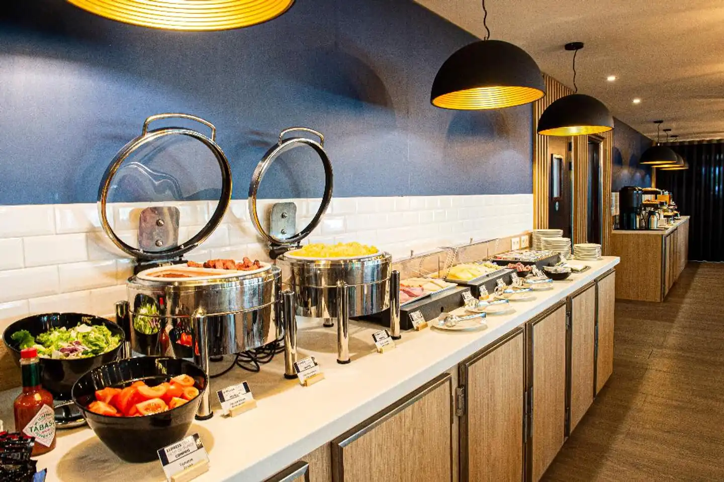 Holiday Inn Express Paris-Canal De La Villette Bar