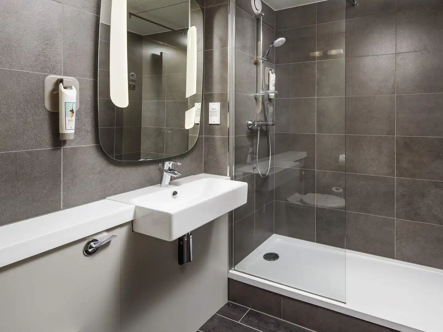 ibis Birmingham Centre Irving Street Badezimmer