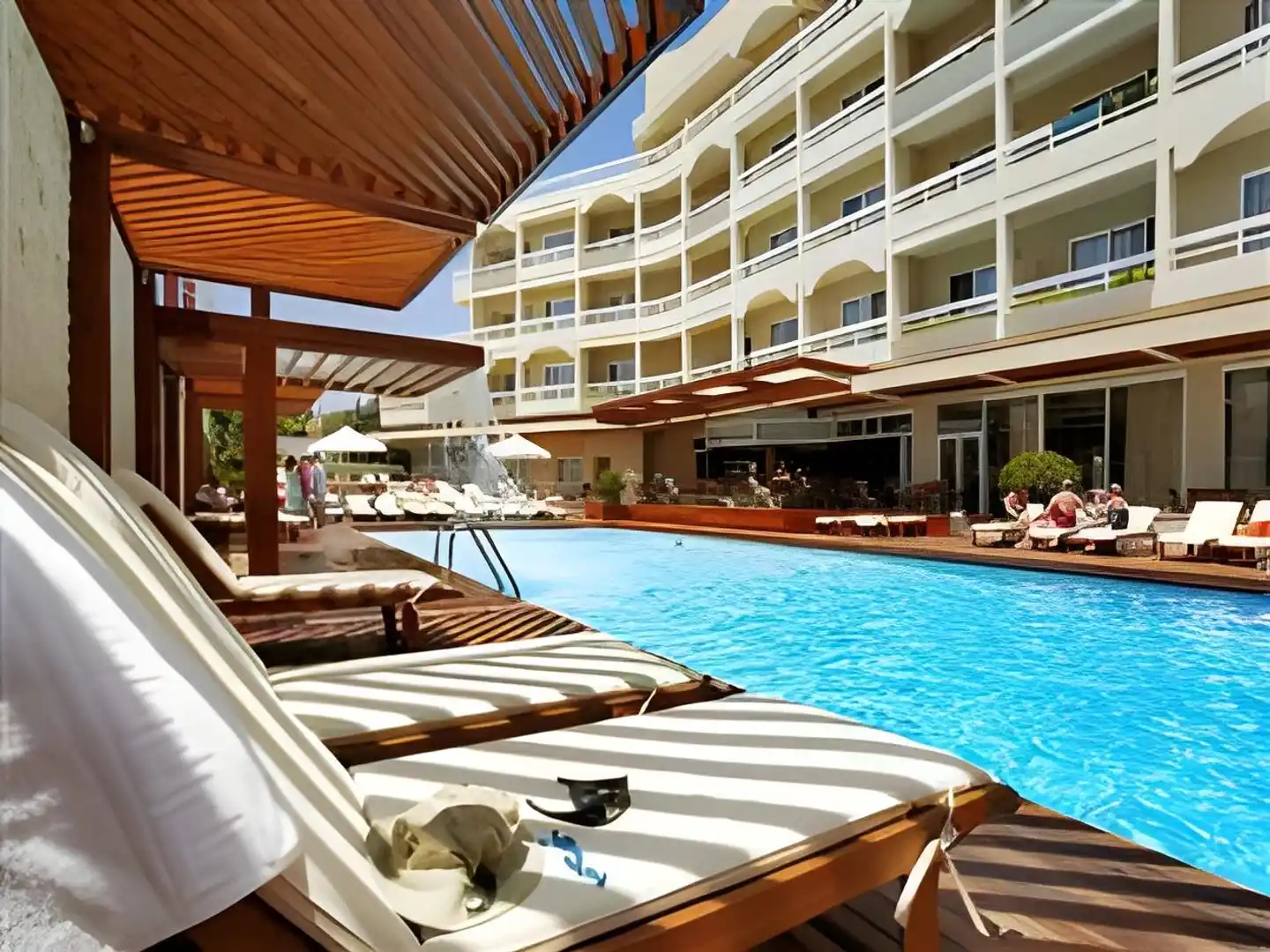 Athineon Pool