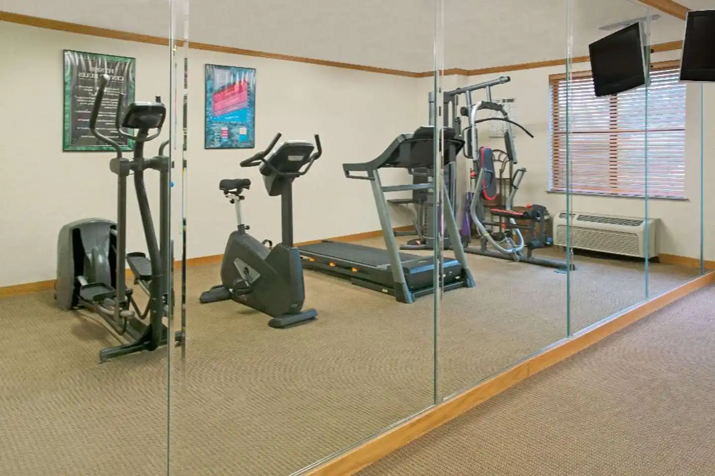 Baymont by Wyndham Conroe Sport und Entertainment