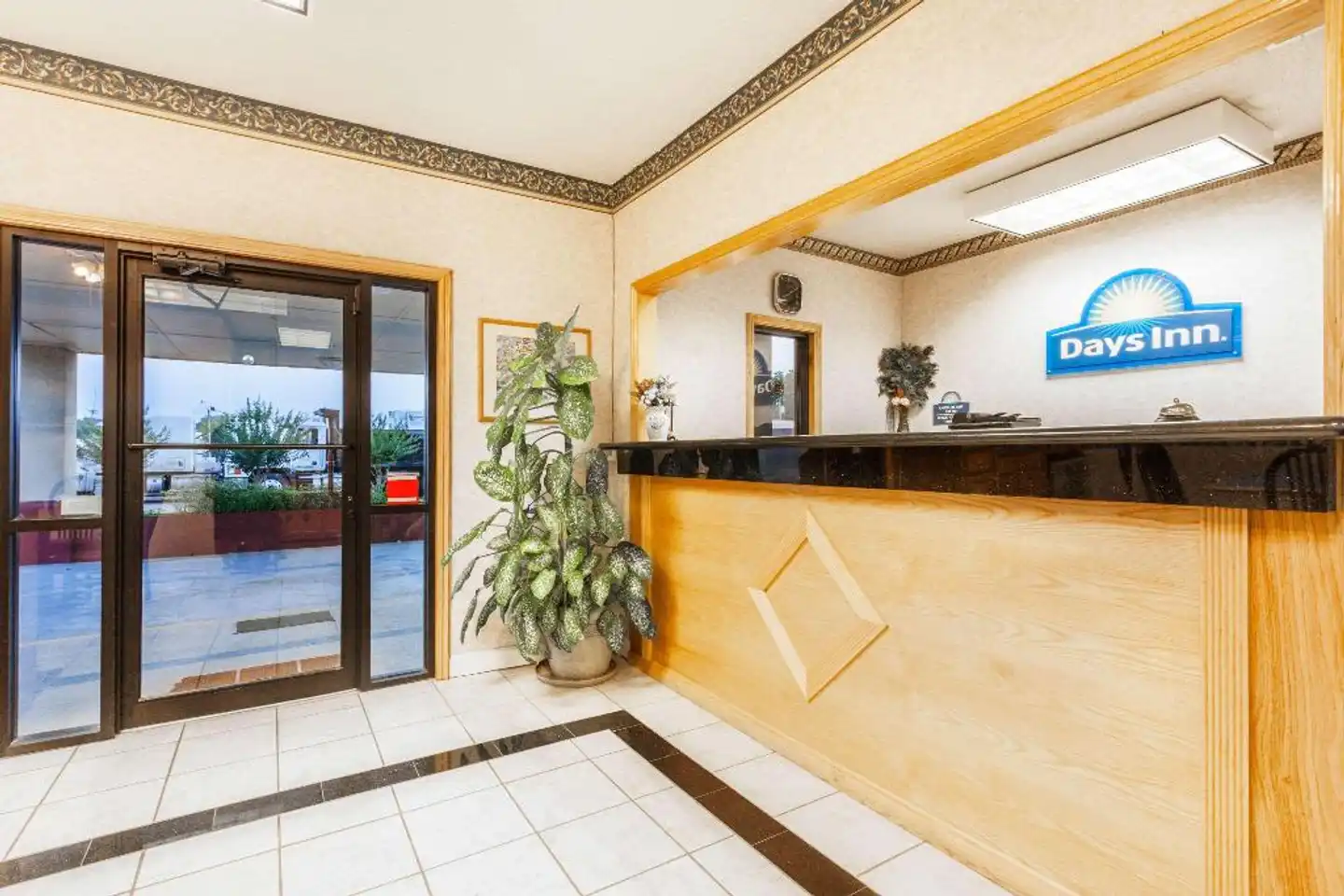 Days Inn by Wyndham Yazoo City Lobby