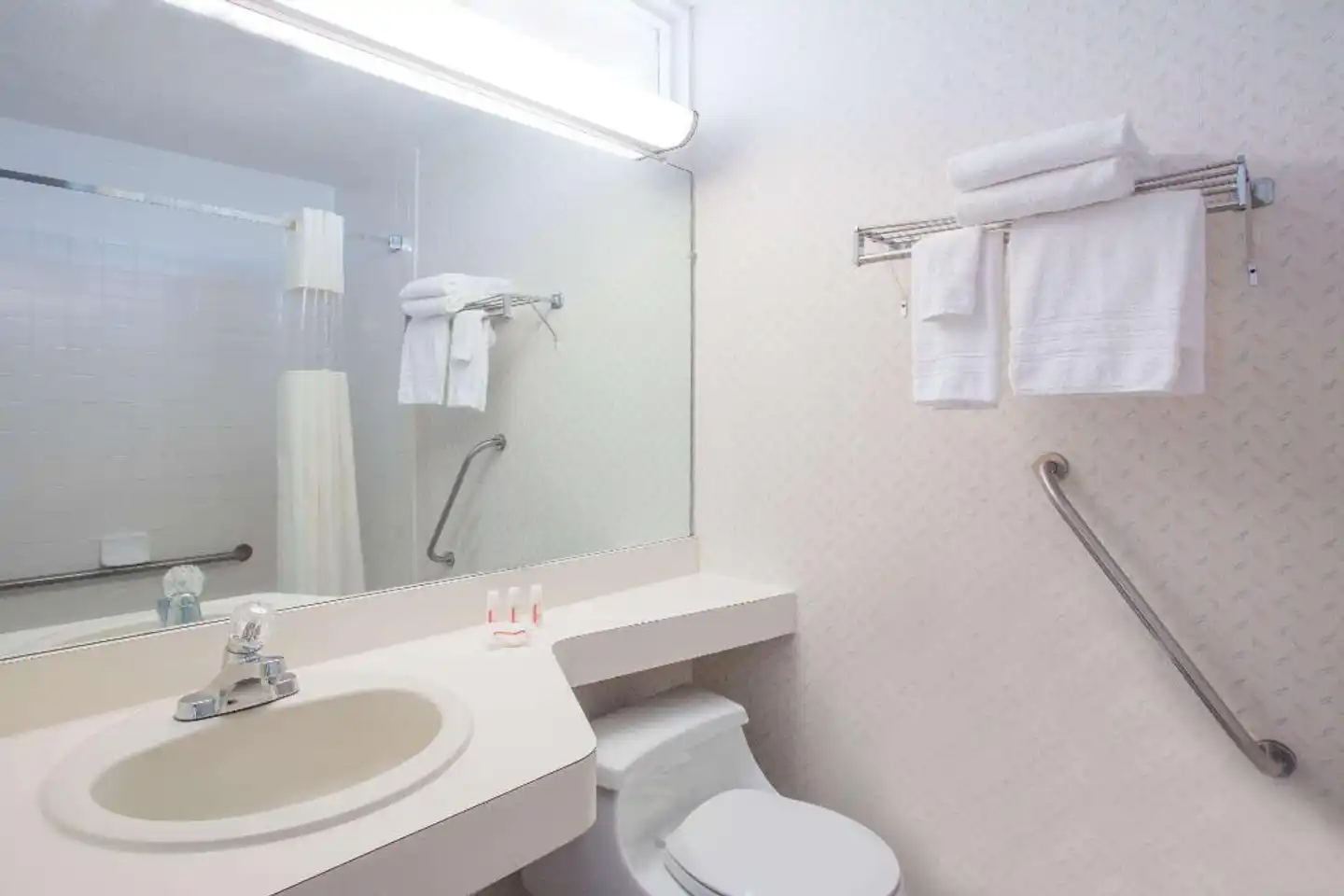 Days Inn by Wyndham Ocala North Badezimmer