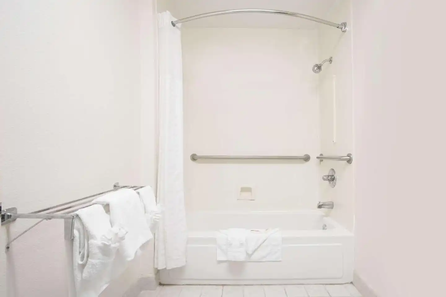 SureStay Hotel by Best Western North Myrtle Beach Badezimmer