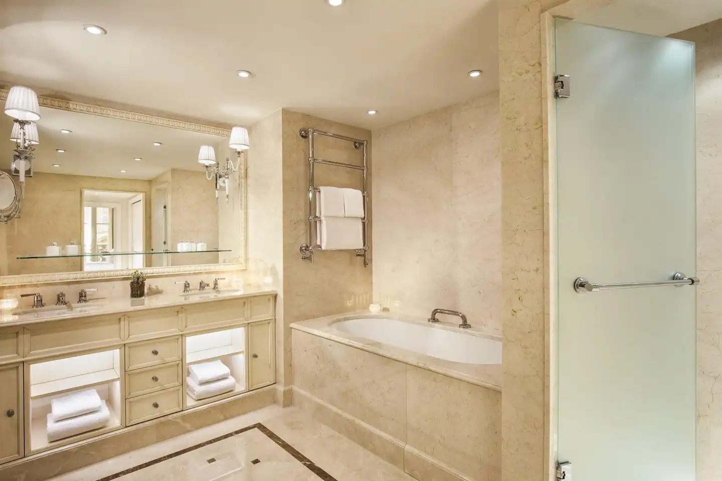 Hôtel Splendide Royal Paris Badezimmer