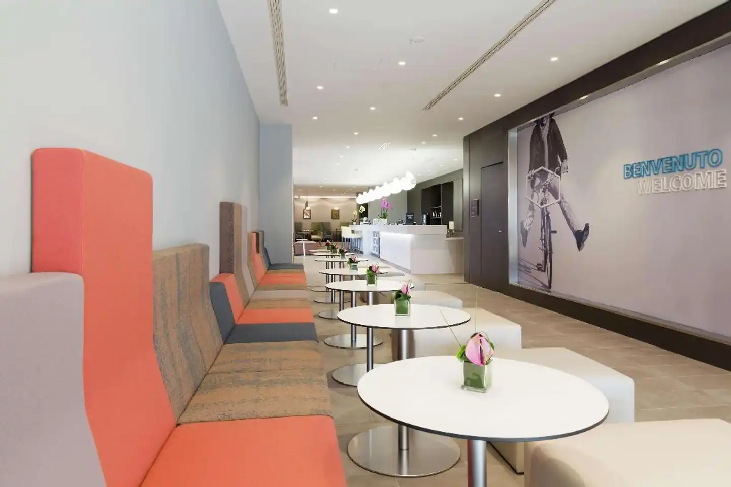 Hampton by Hilton Rome East Lobby
