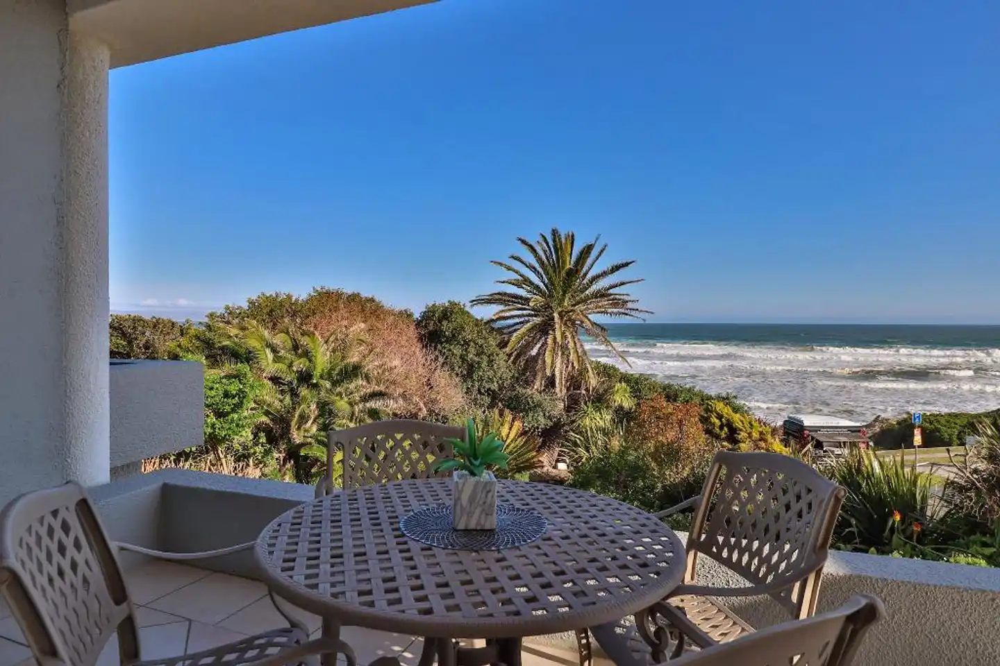 Hermanus Beachfront Lodge Terrasse