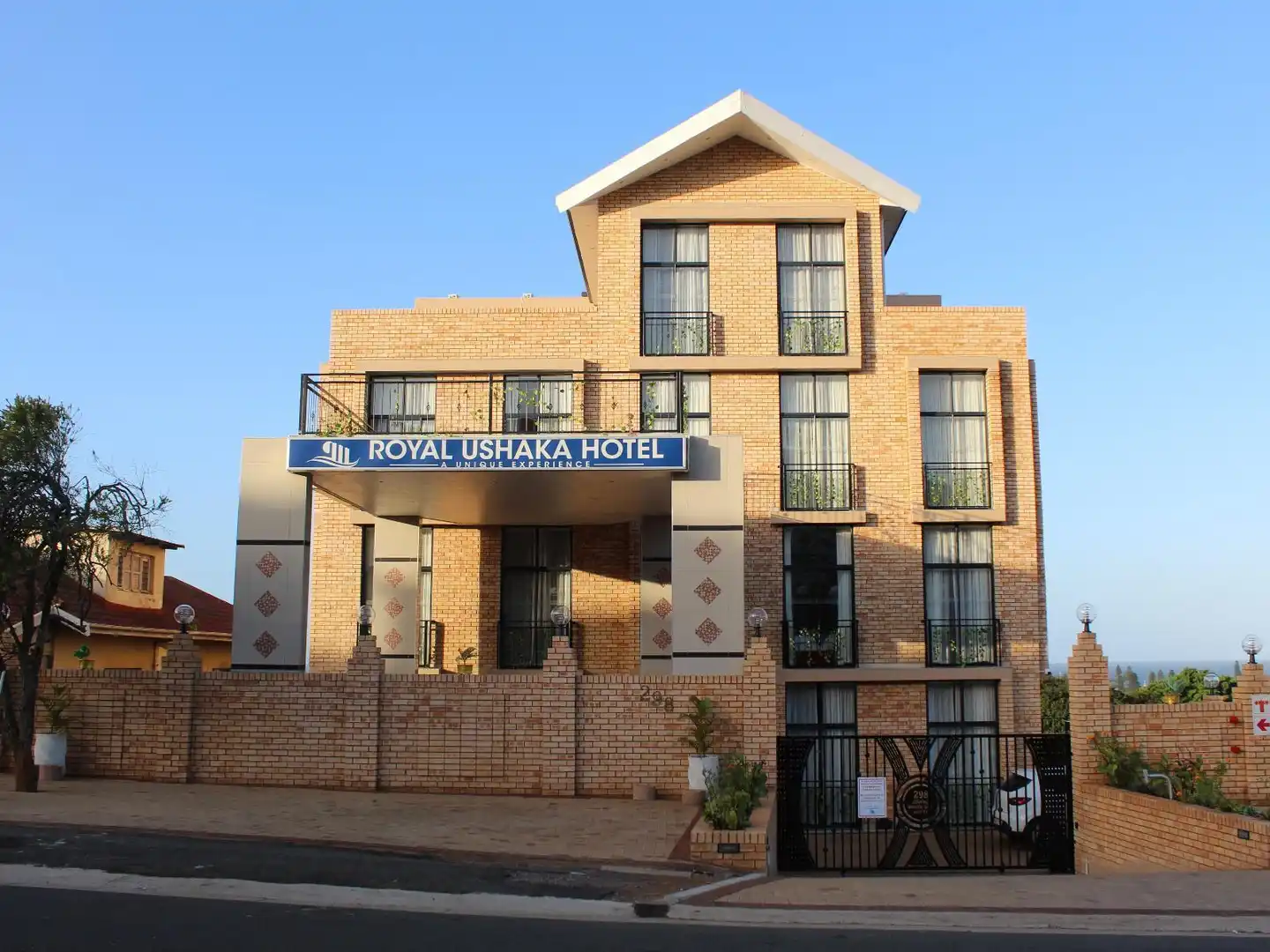 Royal Ushaka Hotel Morningside Aussenansicht