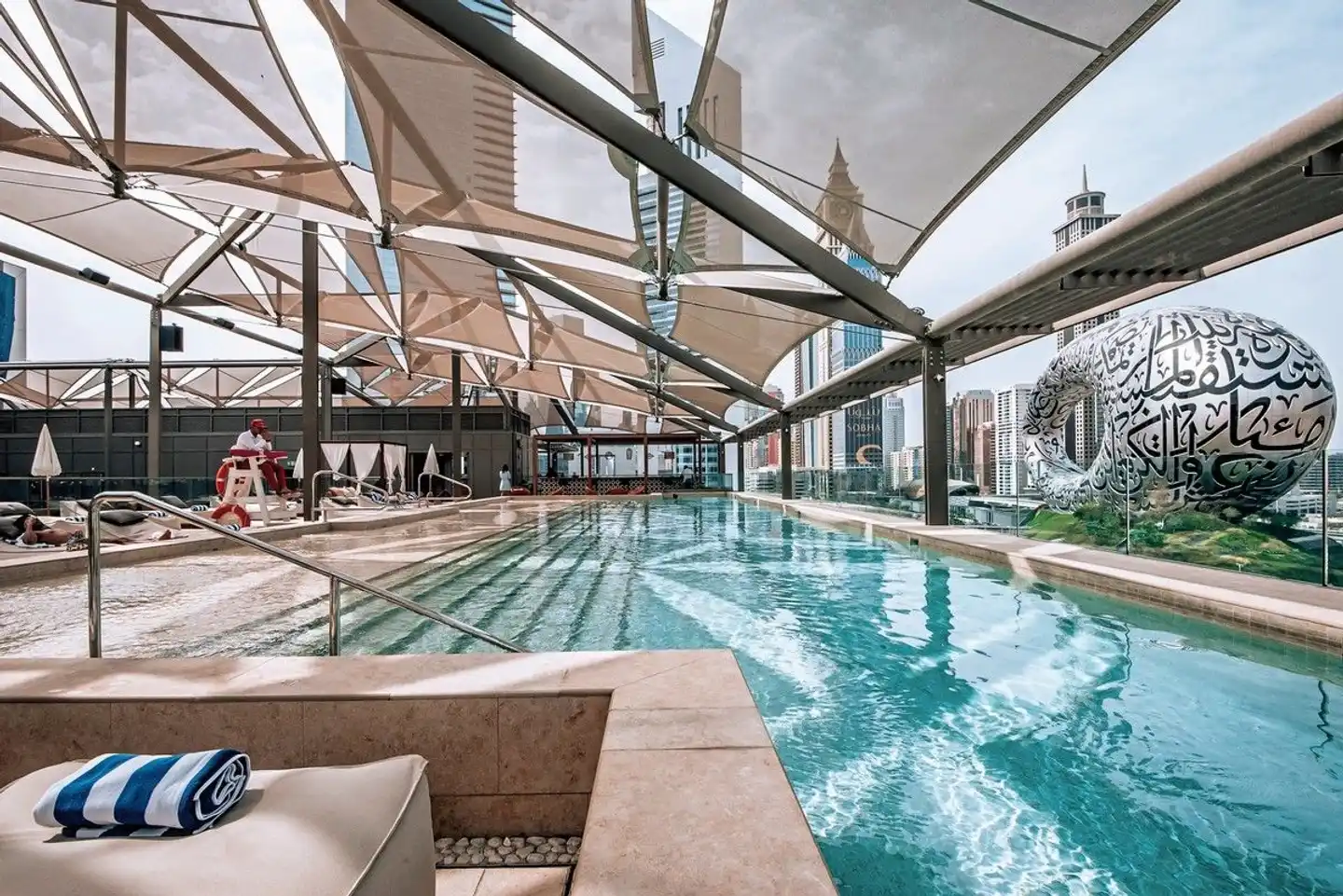 25hours Dubai One Central Hallenbad